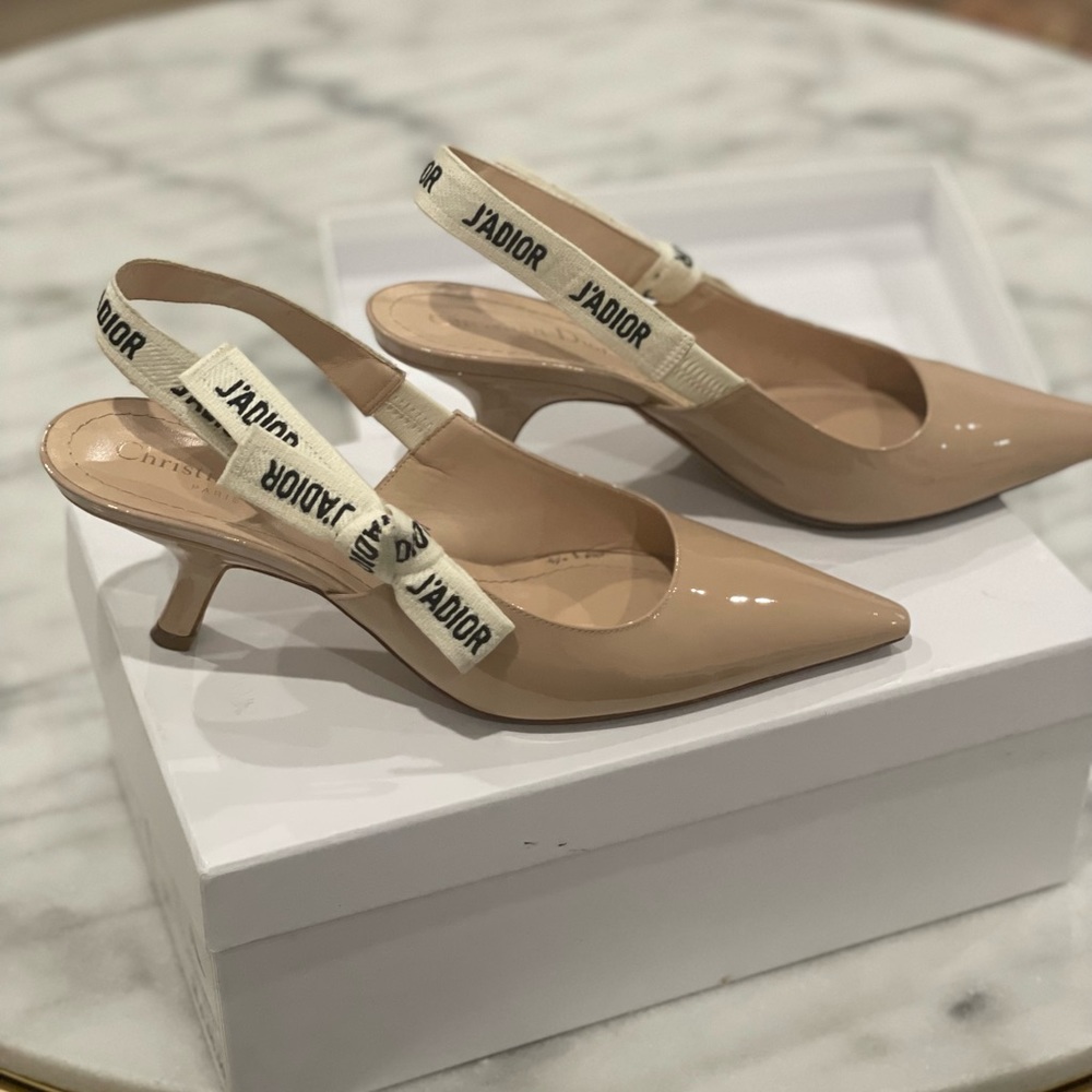 J'ADIOR PUMP
Nude Patent Calfskin heels